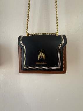 BEIKAMU BAG Vintage Bee Decor Studded Chain Crossbody Bag